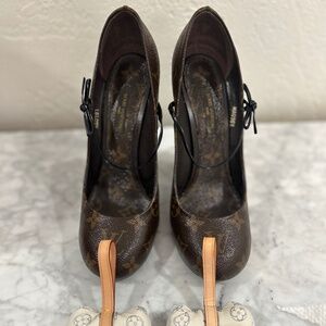 Louis Vuitton Monogram Leather Pumps Shoe 37